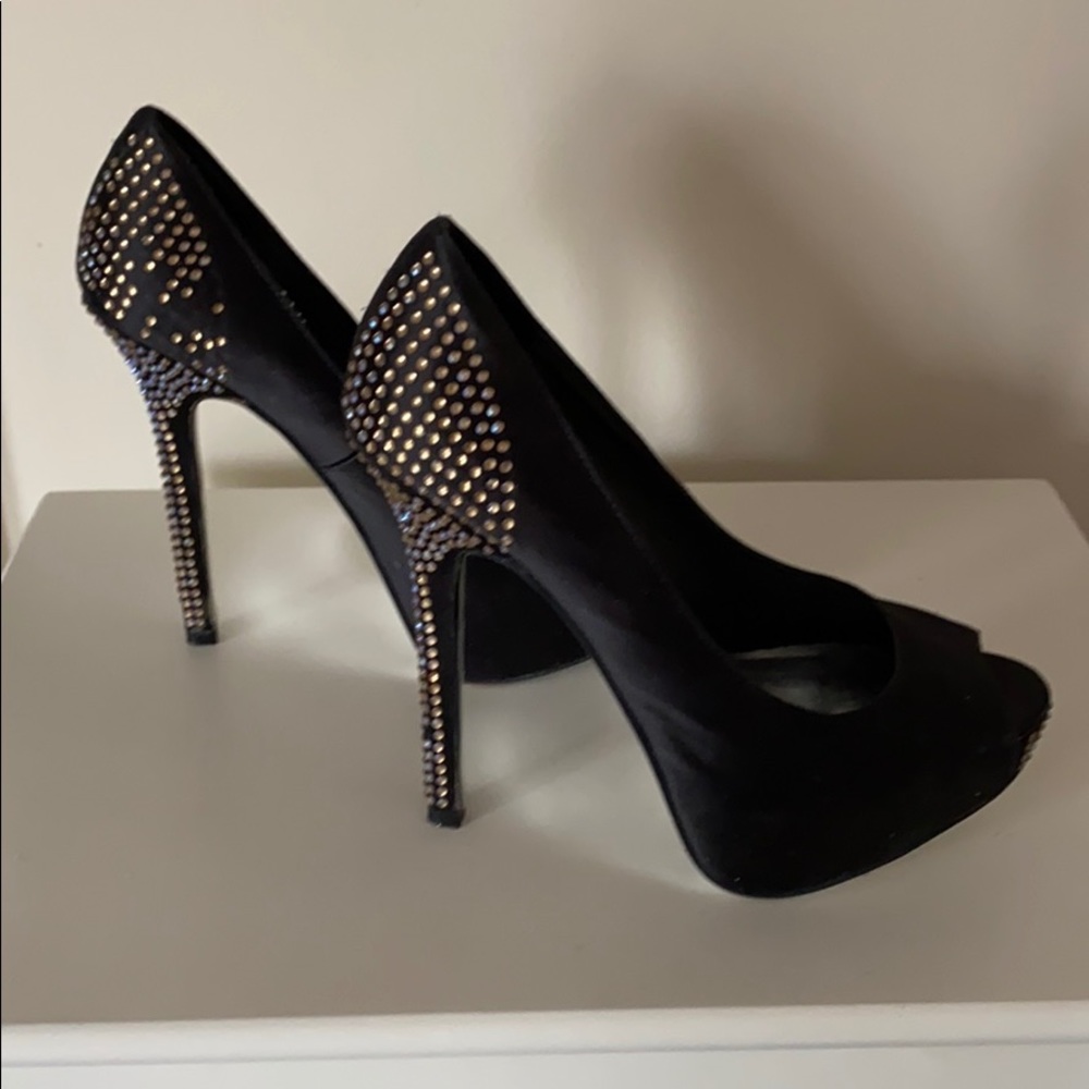 Shoes - Picture 2 of 4